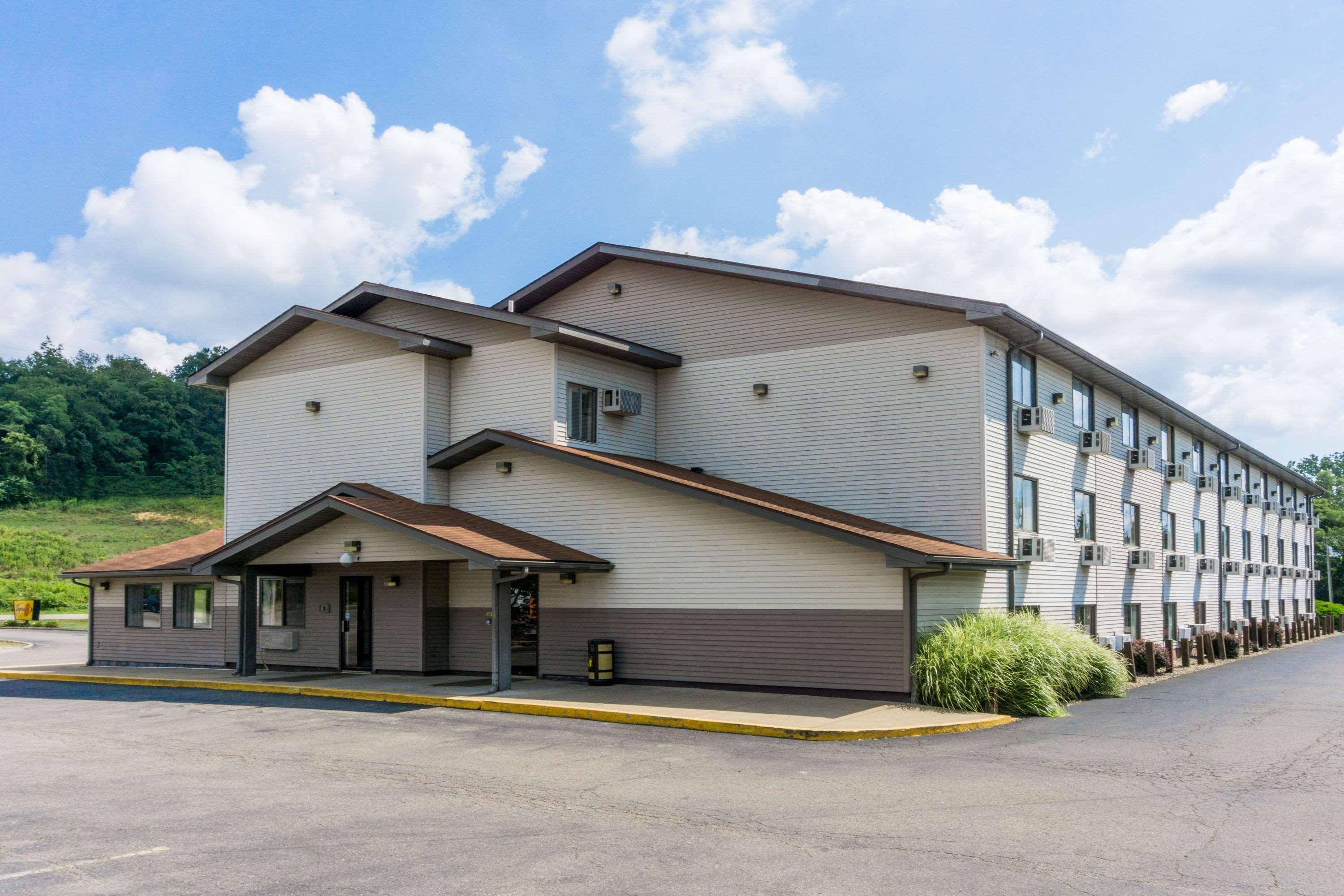 Super 8 by Wyndham Zanesville Eksteriør bilde